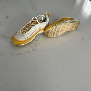 Nike Women's Athletic Shoes - White and Yellow